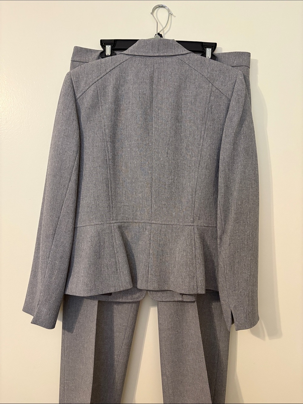 Kasper Gray Women's Two-Piece Business Pantsuit - Picture 3 of 5